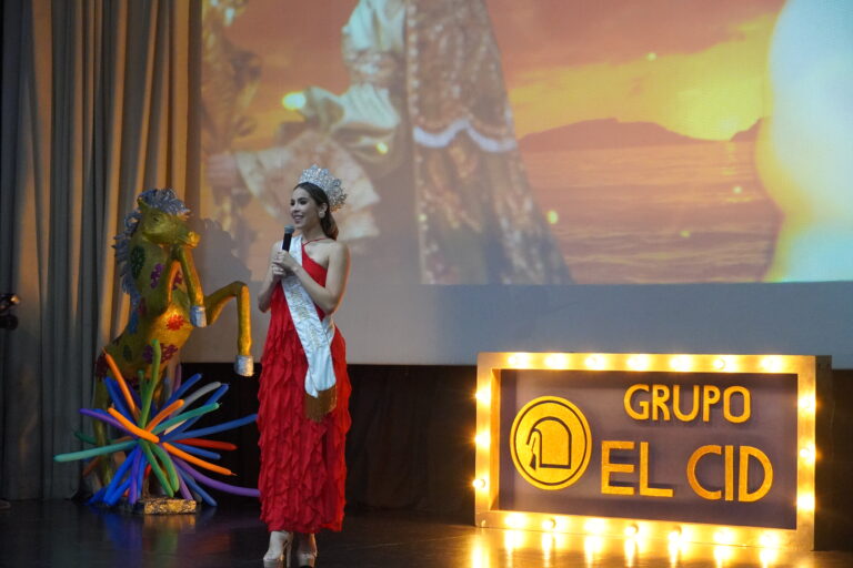 Mariana Guerrero Reina de los Juegos Florales